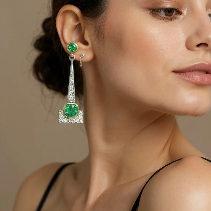 Artdeco stílusú fülbevaló smaragdokkal, brillekkel