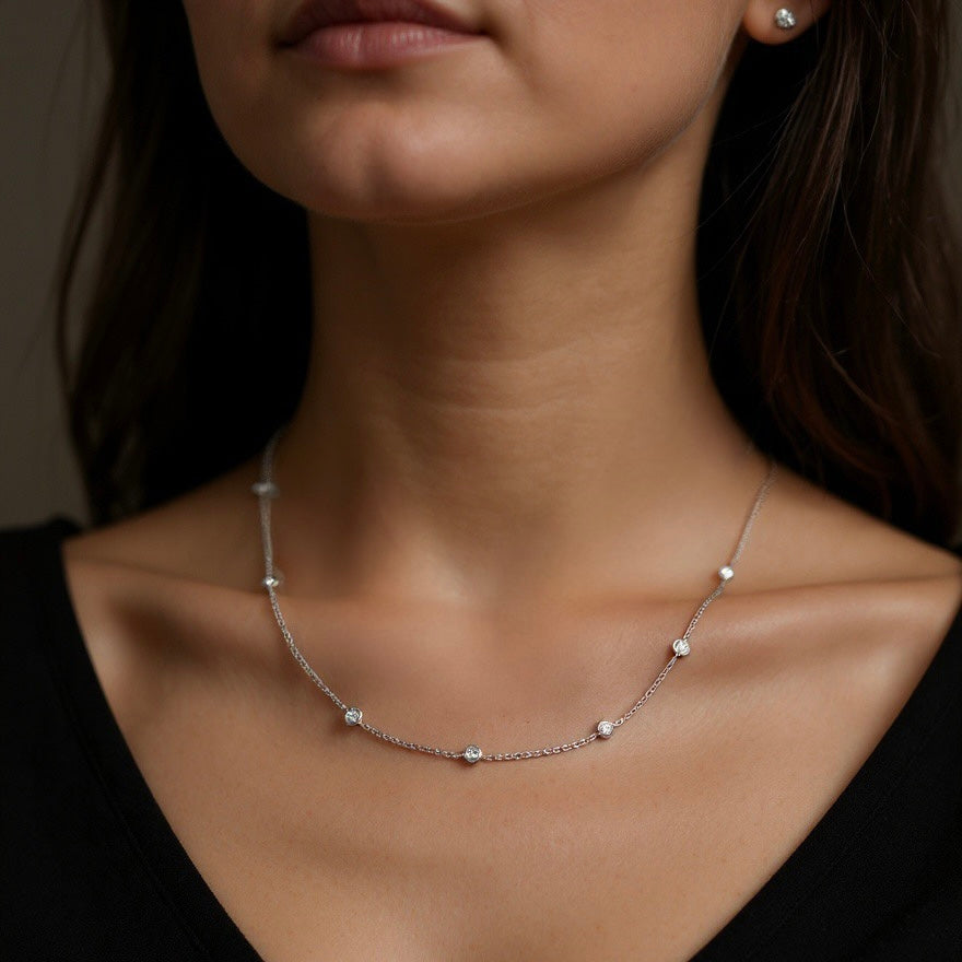 Fehérarany női nyaklánc brillekkel