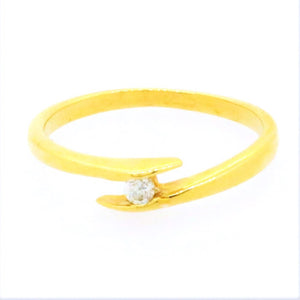 Arany modern női eljegyzési gyűrű - V-Pearl